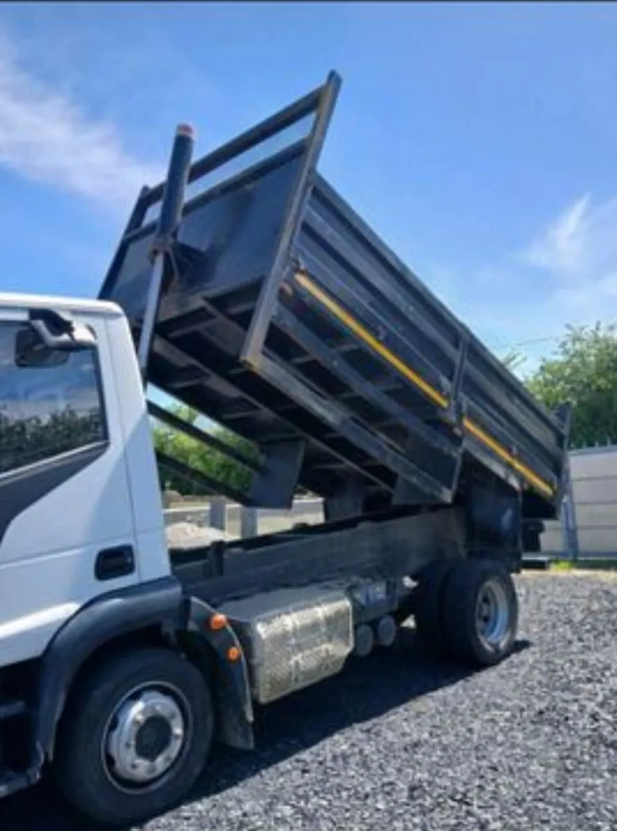 Iveco euro cargo 12 ton , tar spec tipper - Image 2