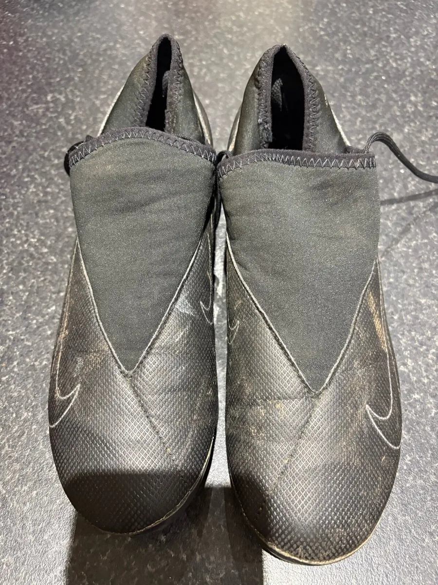 Football boots - Image 1