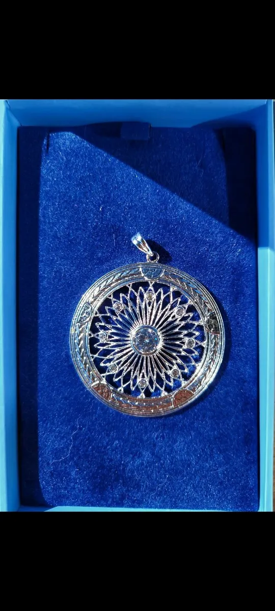 New Newbridge silver pleated pedant - Image 1