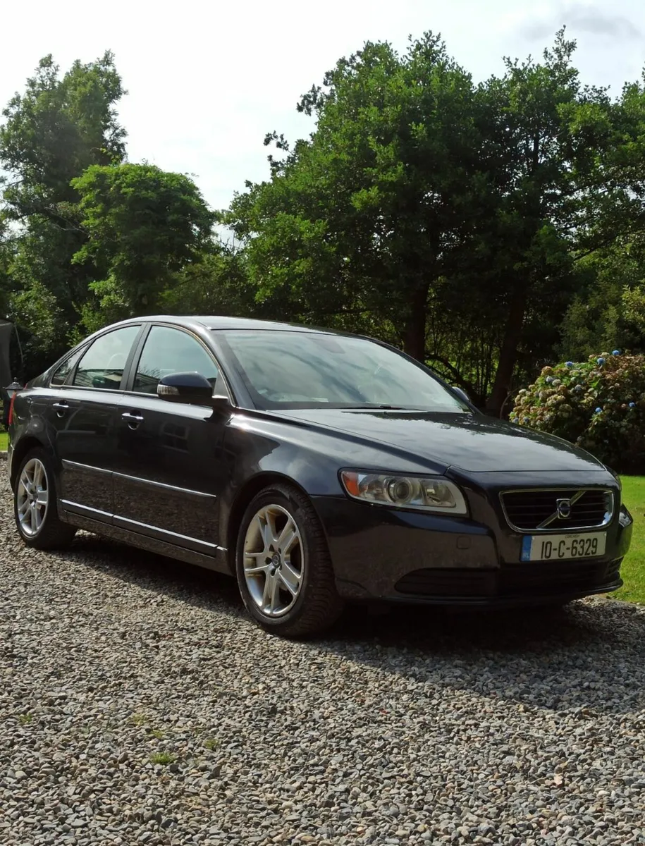 Volvo S40 2010 - Image 1