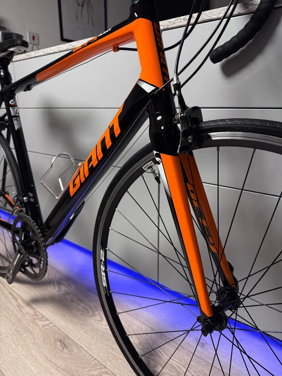 Giant Road Bike - Image 2