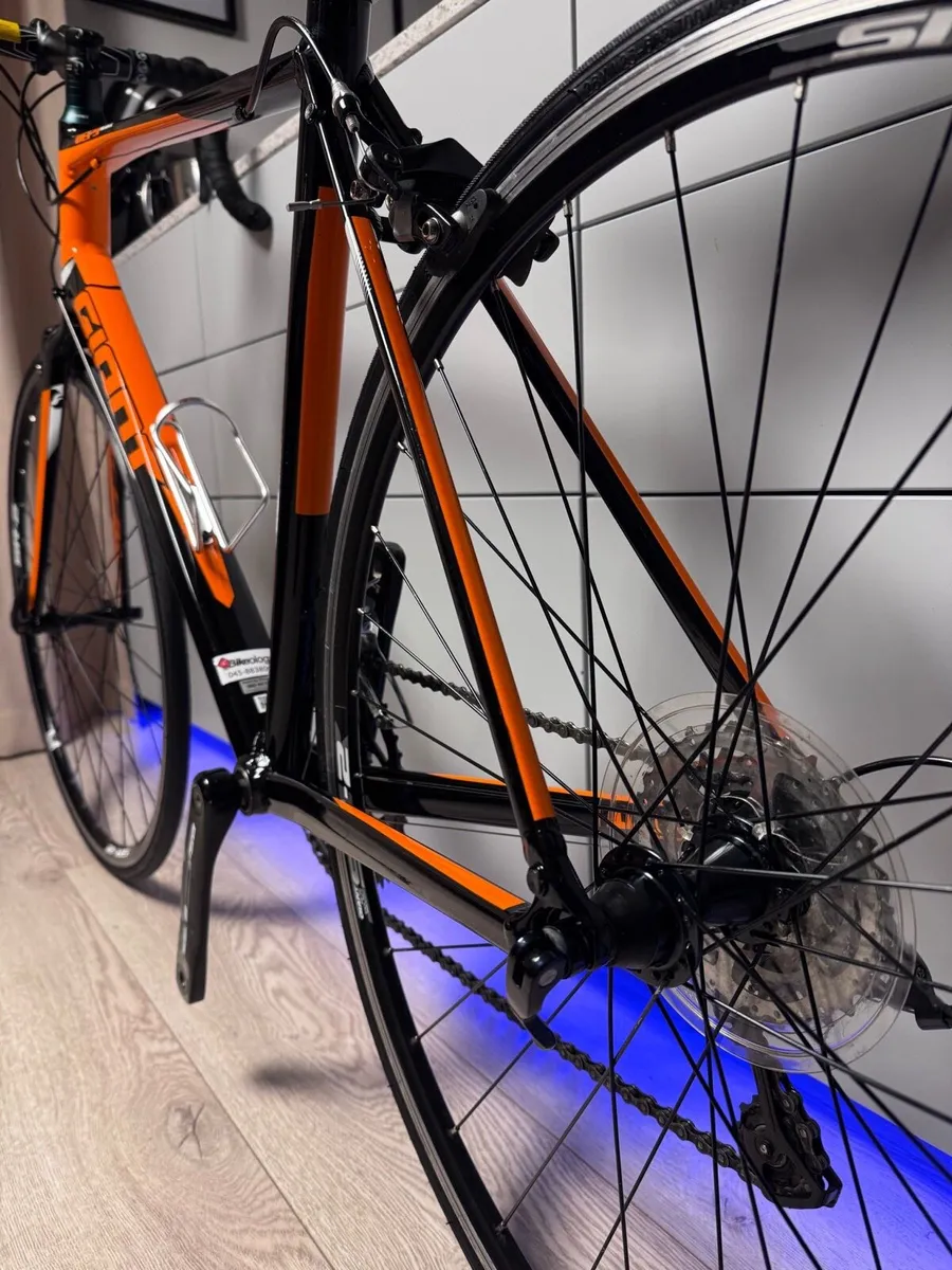 Giant Road Bike - Image 3