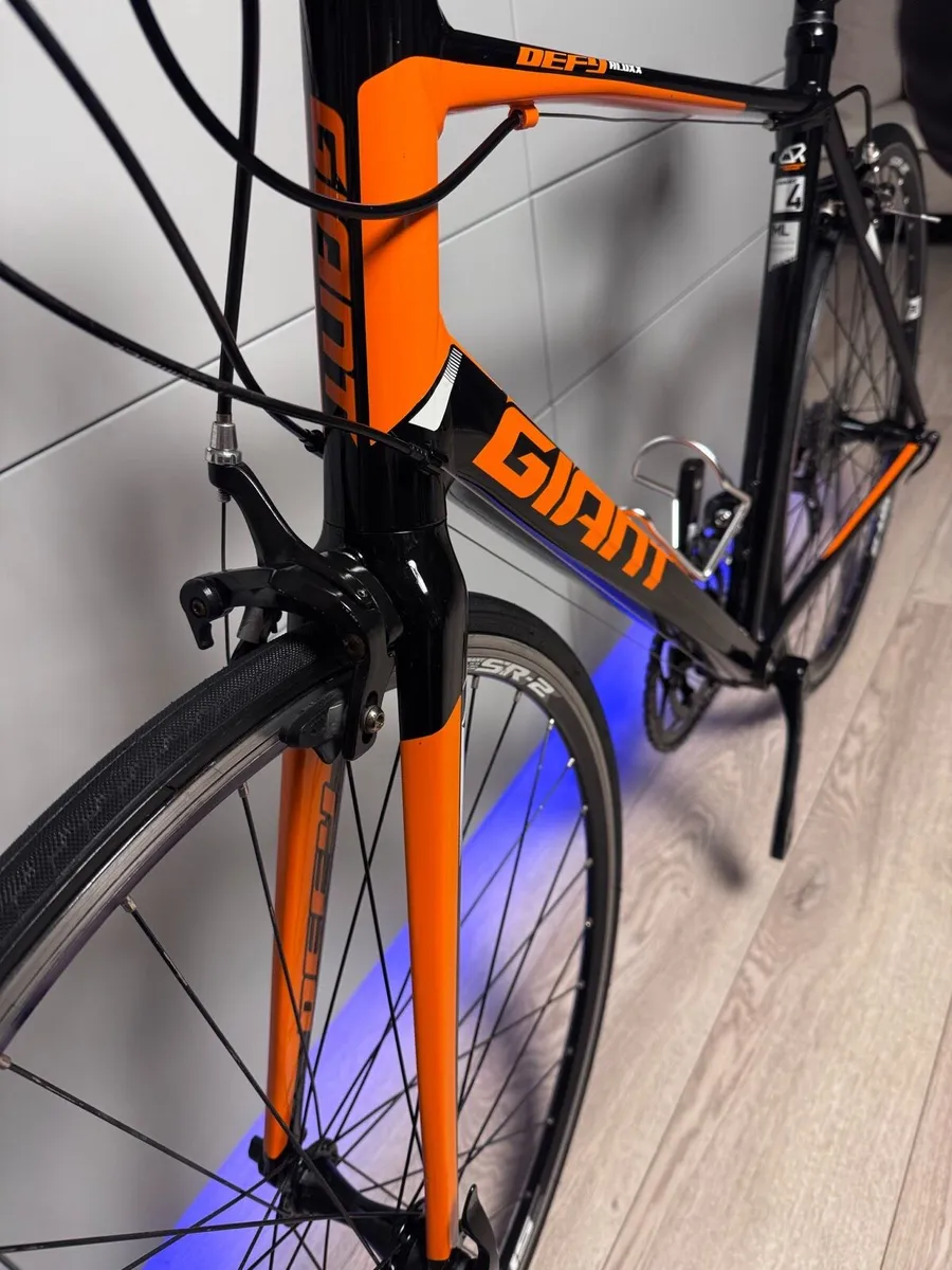 Giant Road Bike - Image 4
