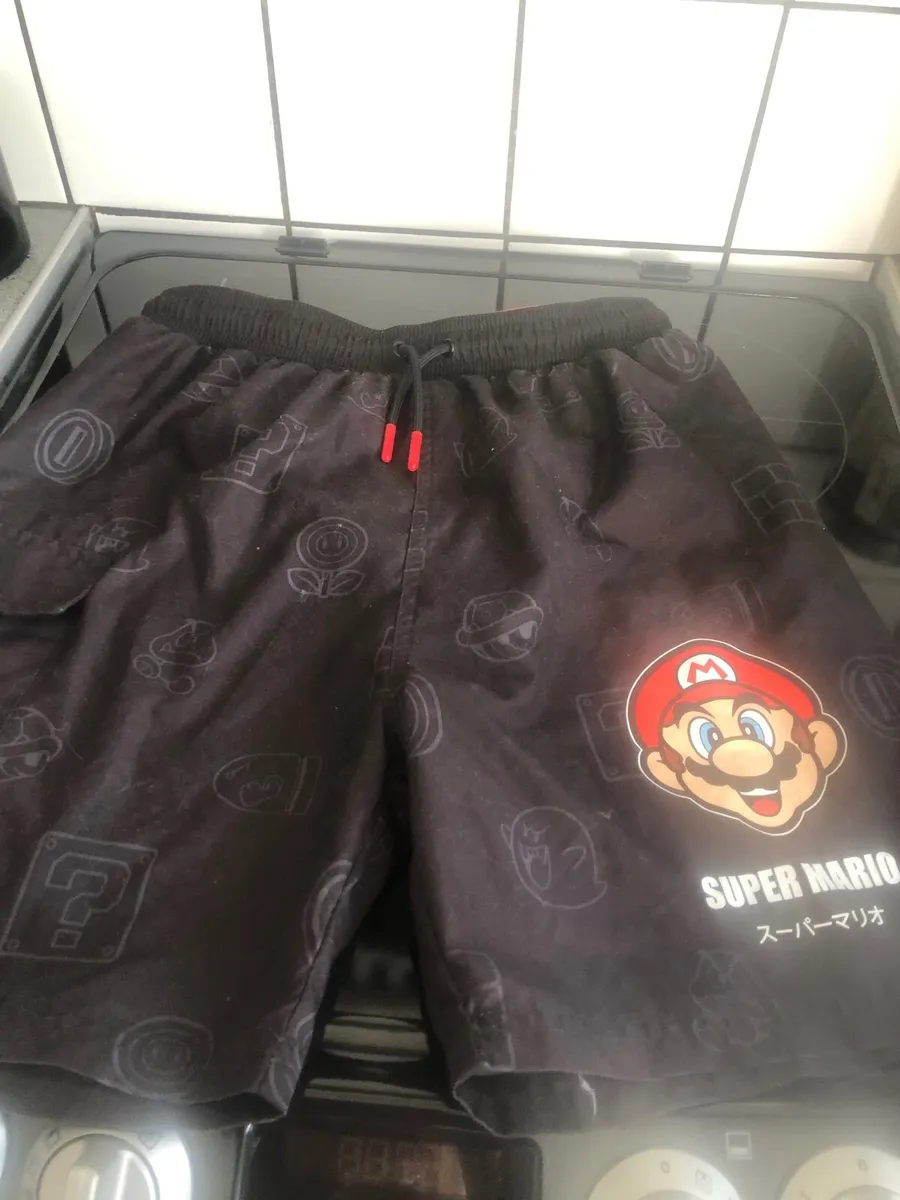 Boys super Mario shorts age 13/14 €3 - Image 2