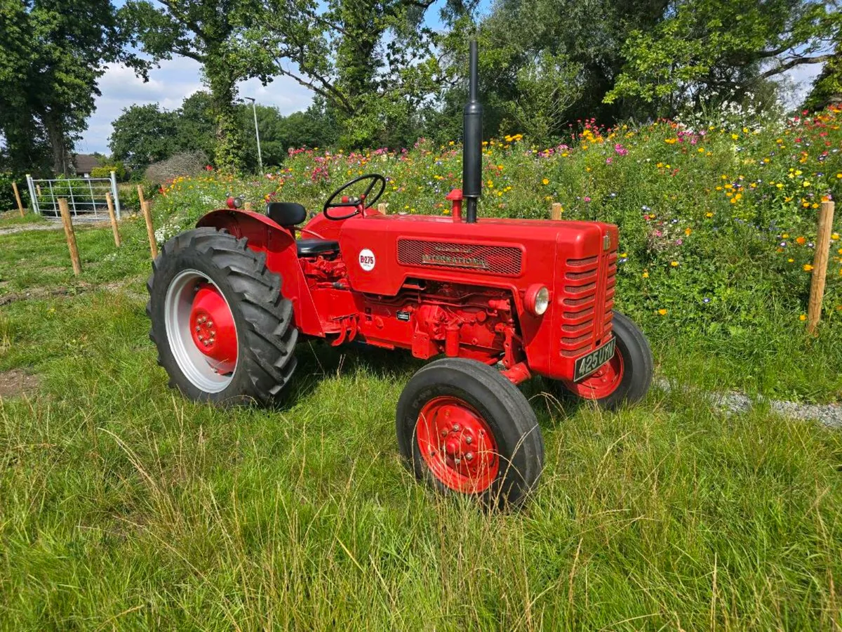 International B275 vintage tractor - Image 1