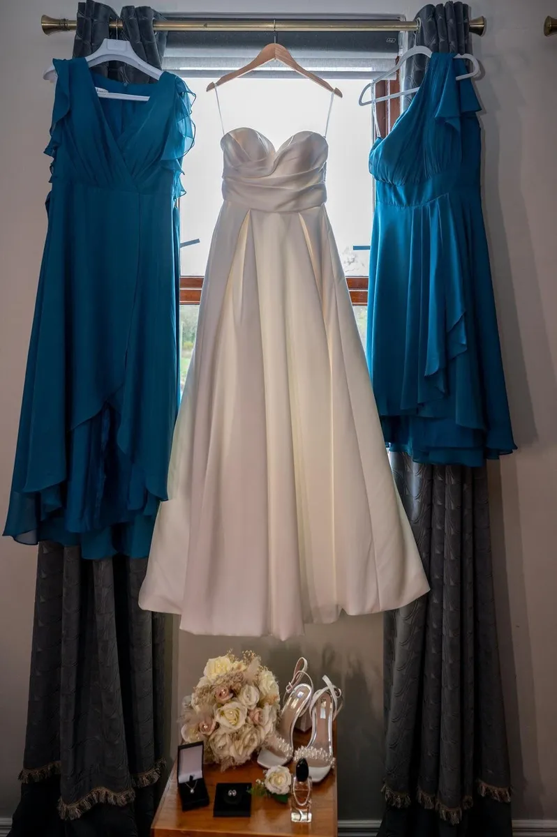 Wedding dress - Image 1