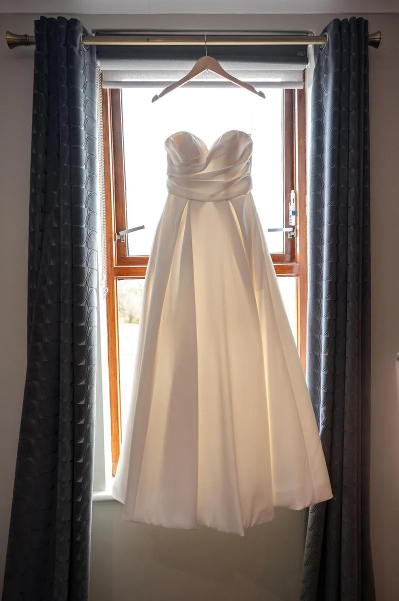 Wedding dress - Image 3