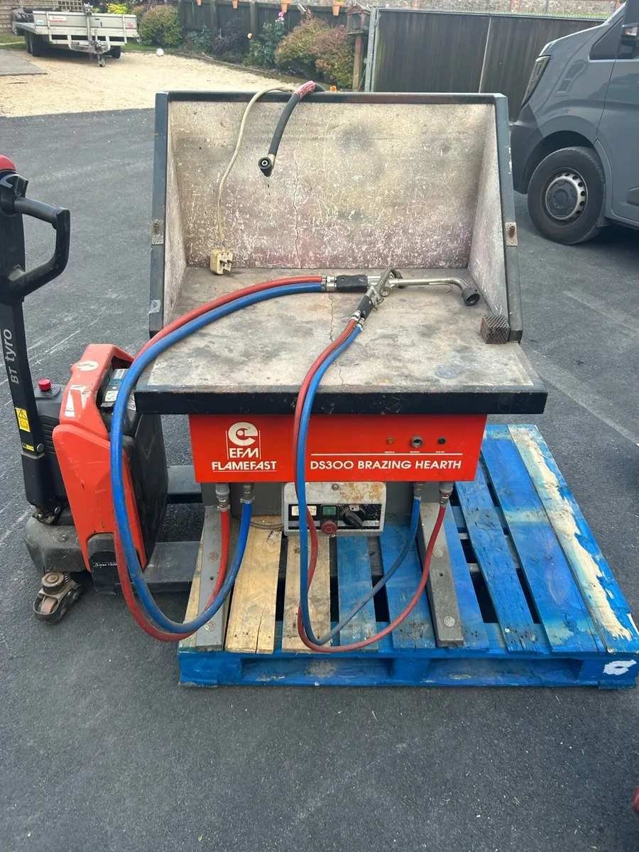 Ex school brazing station and ceramic forge - Image 3