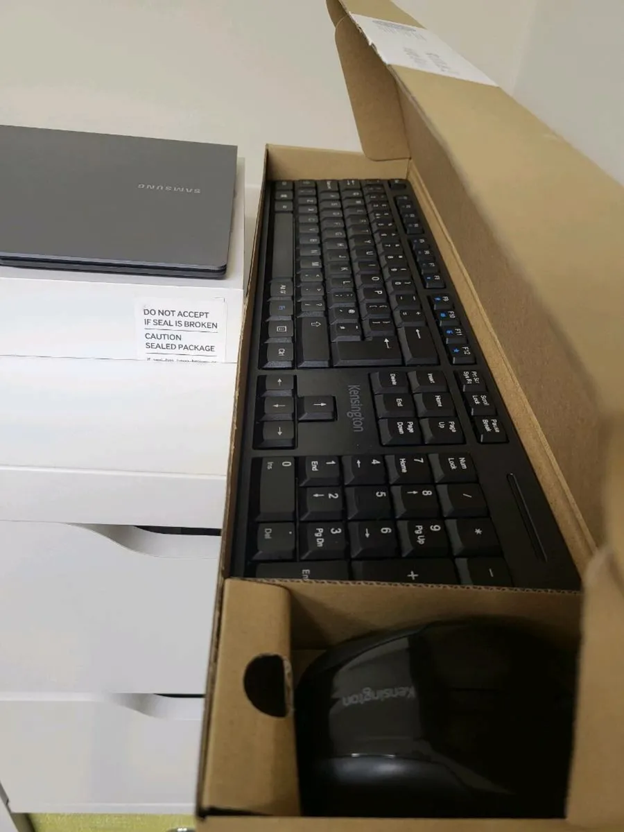 HP All in One PC & Samsung Slim Laptop - Image 4