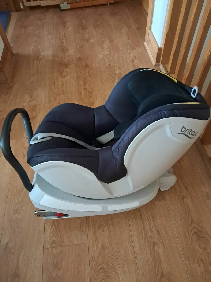 Car Seat Britax 0-18kg (swivel seat with isofix) - Image 1