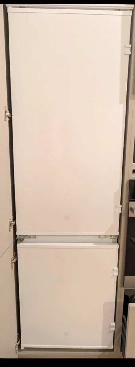 Integrated fridge freezer