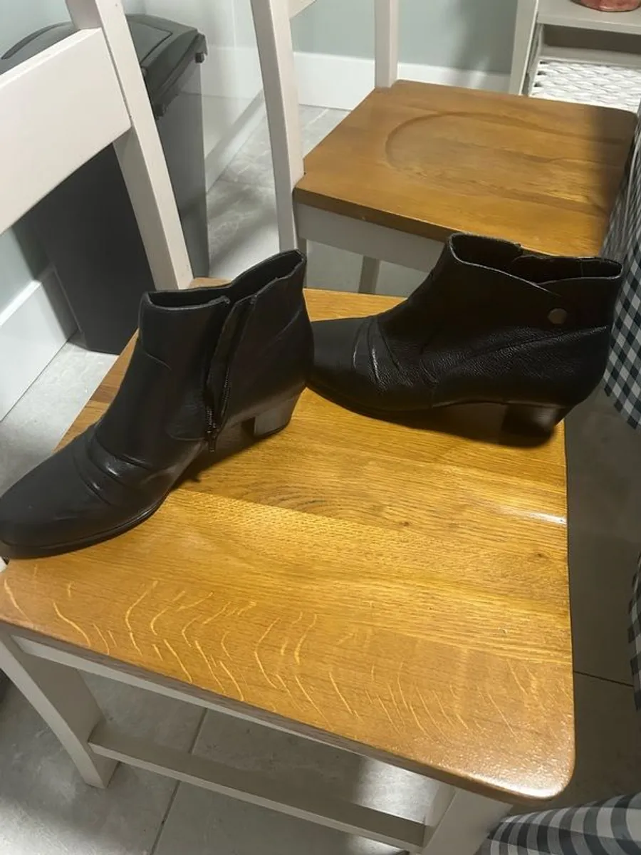 black leather ladies ankle boots - Image 2