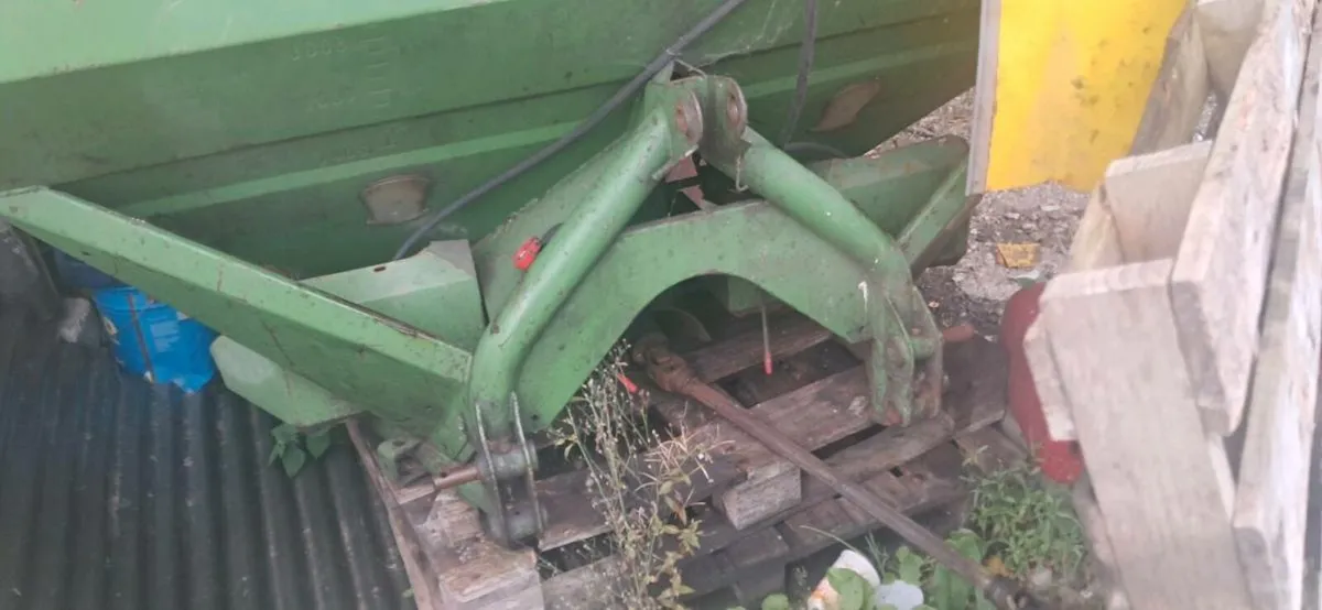 Fertilizer spreader - Image 2