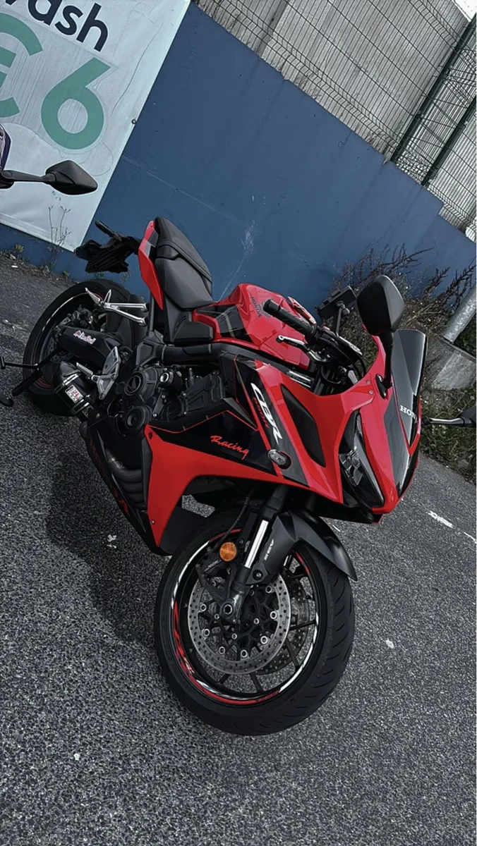 Honda CBR 650R 2023 RED - Image 1
