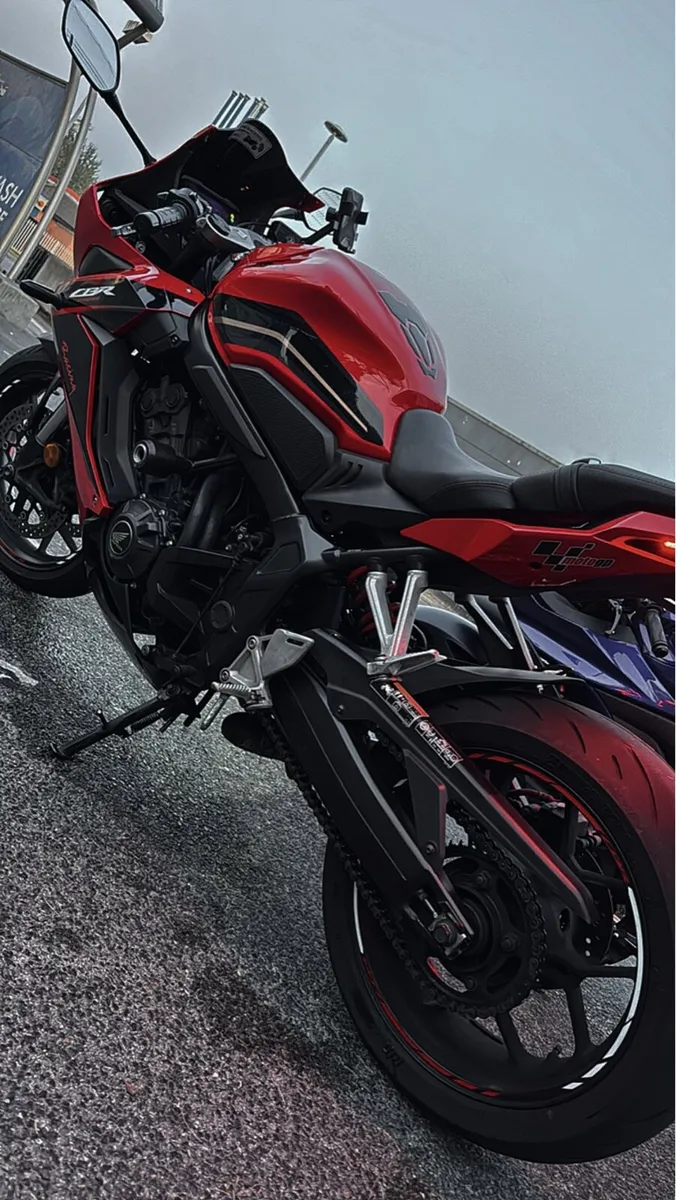 Honda CBR 650R 2023 RED - Image 2