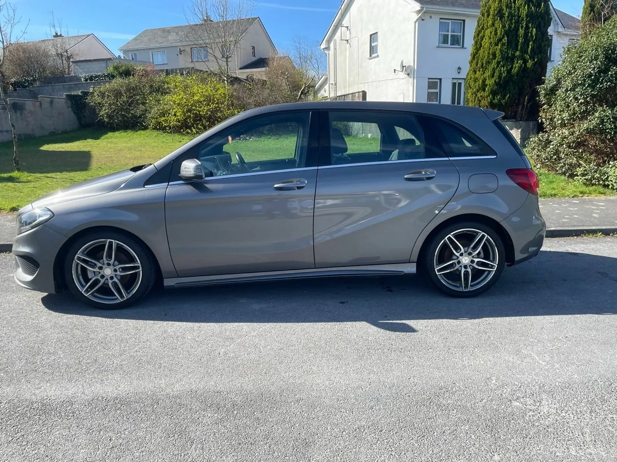 Mercedes-Benz B-Class 2.2 AMG Line (2016) - Image 4