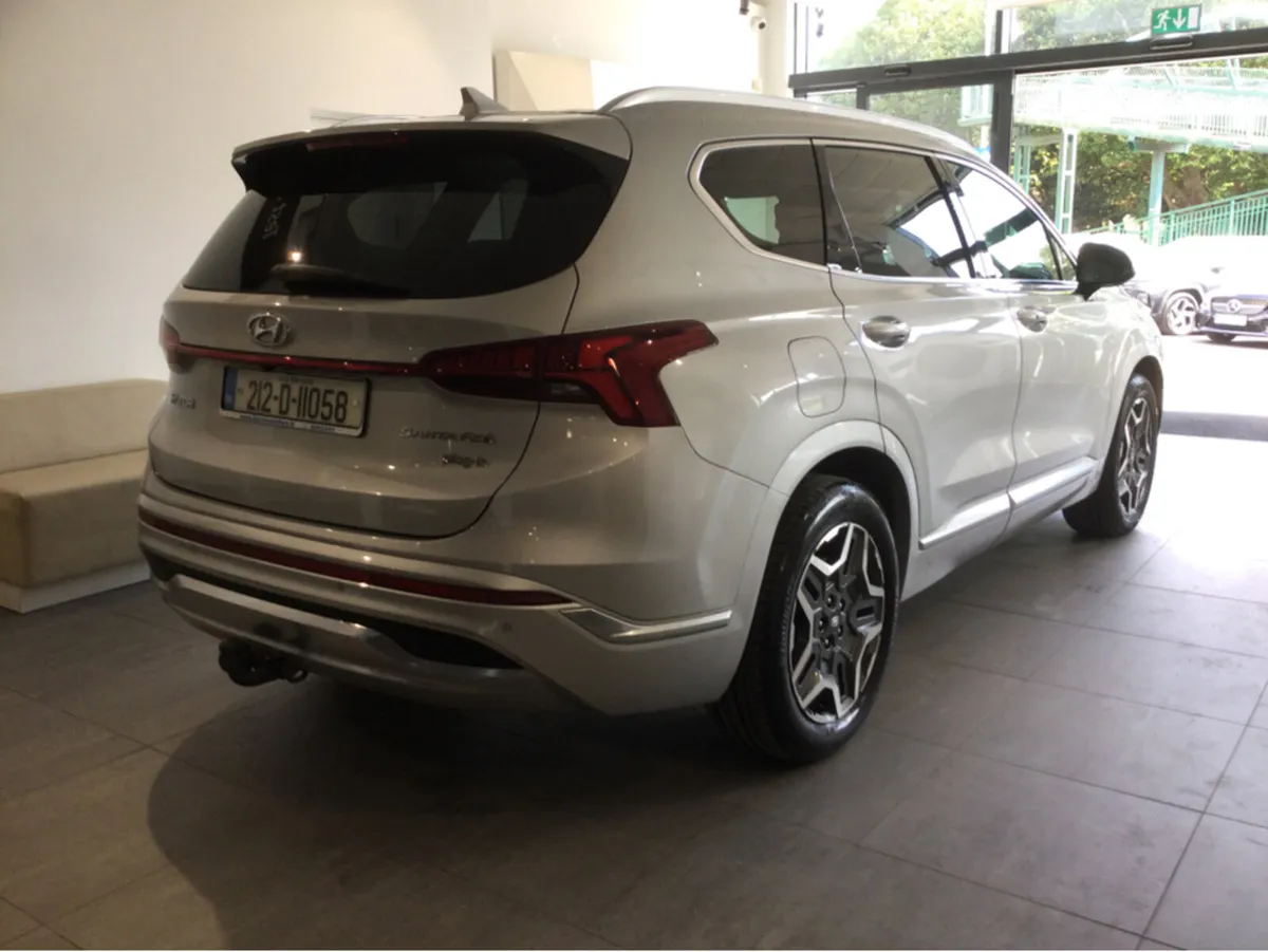 Hyundai Santa Fe PLUG IN HYBRID - Image 2