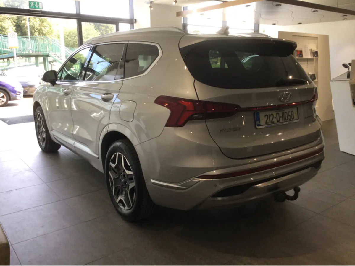 Hyundai Santa Fe PLUG IN HYBRID - Image 4