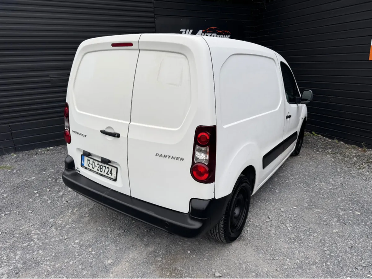 Peugeot Partner ACTIVE 1.6 HDI 75 PANE PANELED 4DR - Image 4