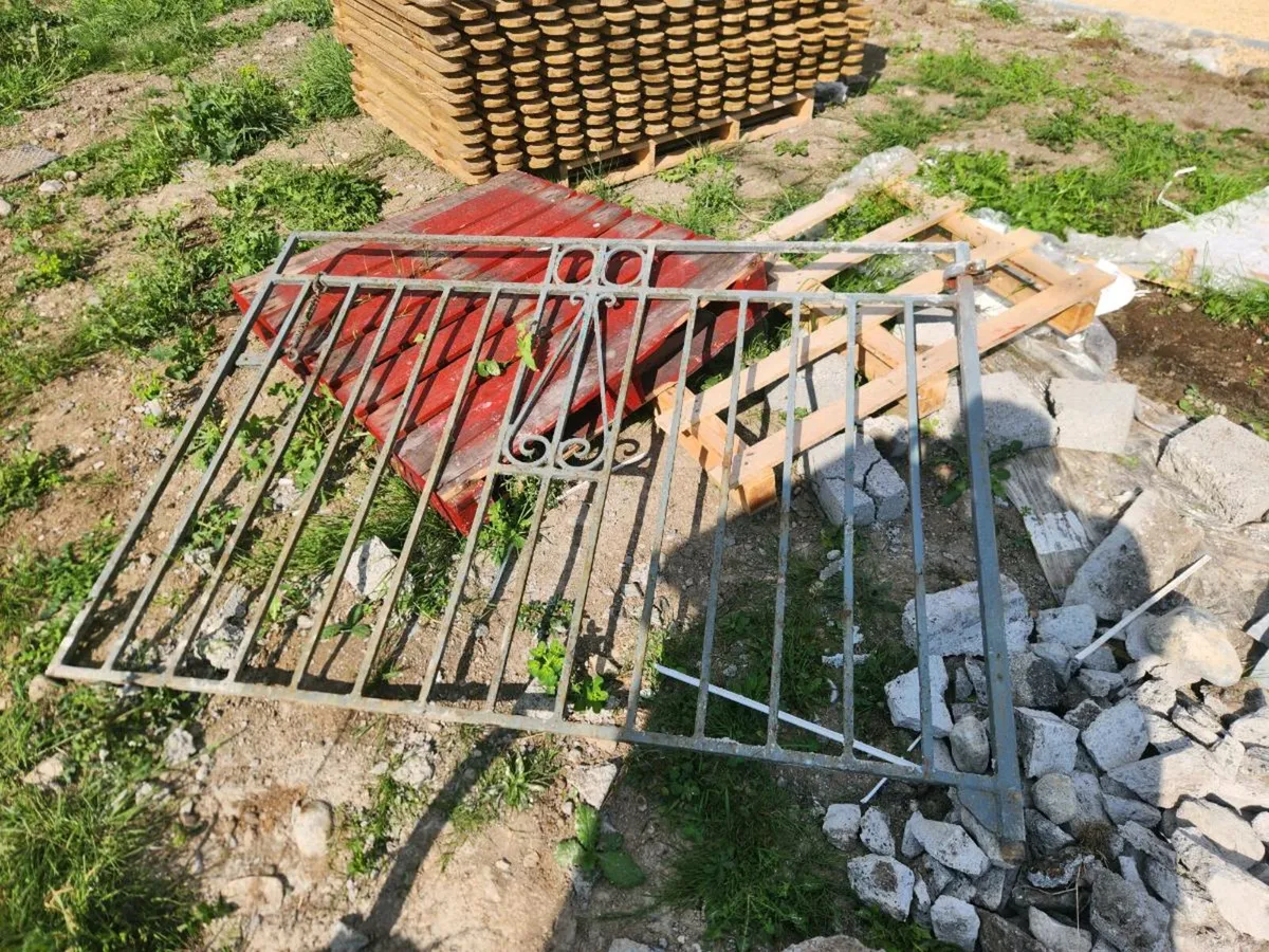 Steel Gates - Free to take away