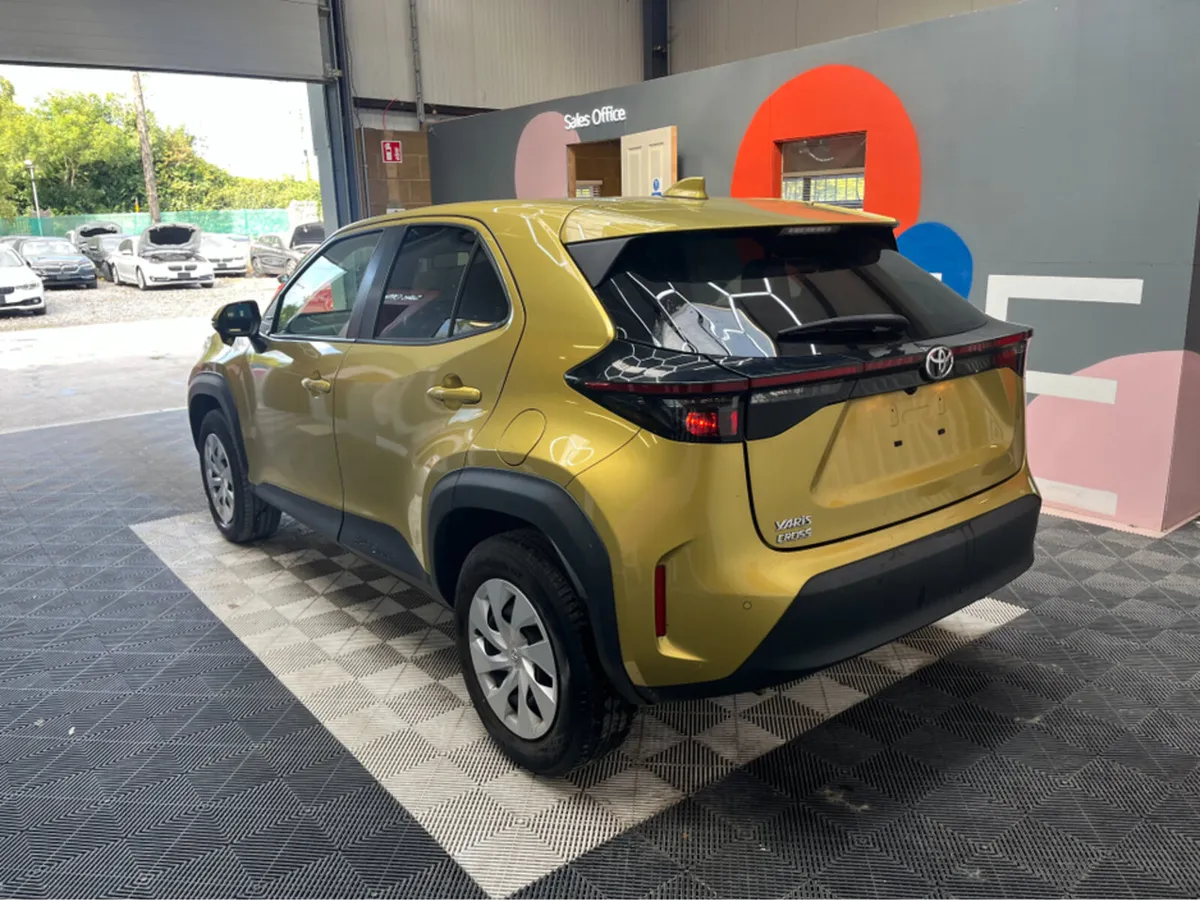 Toyota Yaris Cross 1.5 PETROL / 47k KMs / REVERSE - Image 4