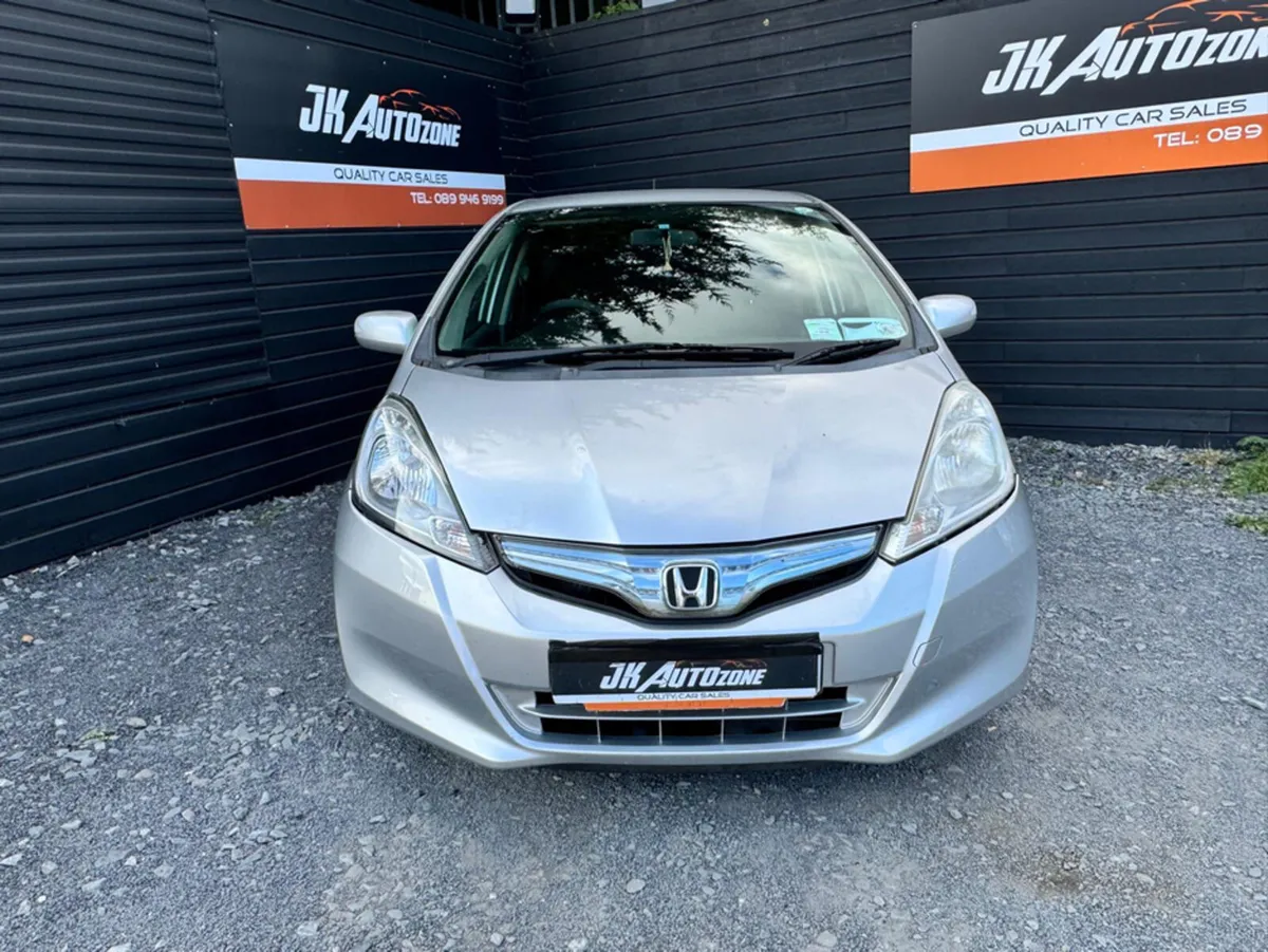 Honda Fit 1.3 HYBRID 5DR - Image 2