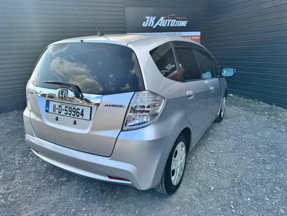 Honda Fit 1.3 HYBRID 5DR - Image 4
