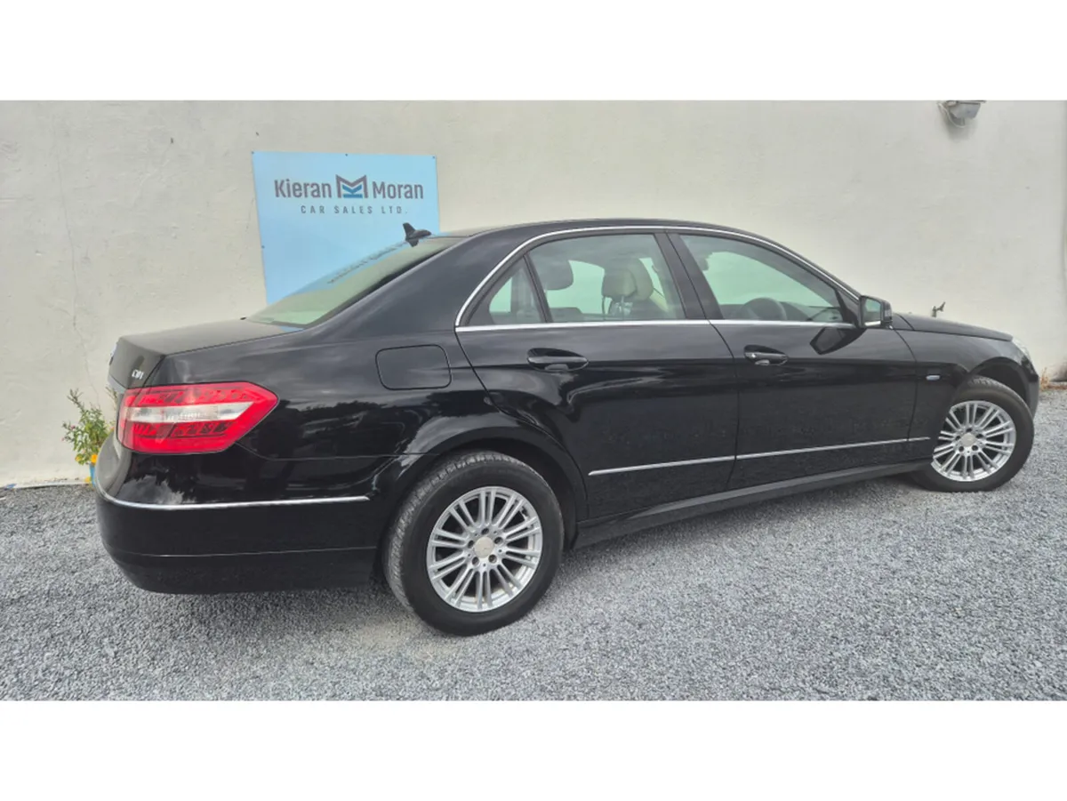 Mercedes-Benz E-Class ELEGANCE - Image 4