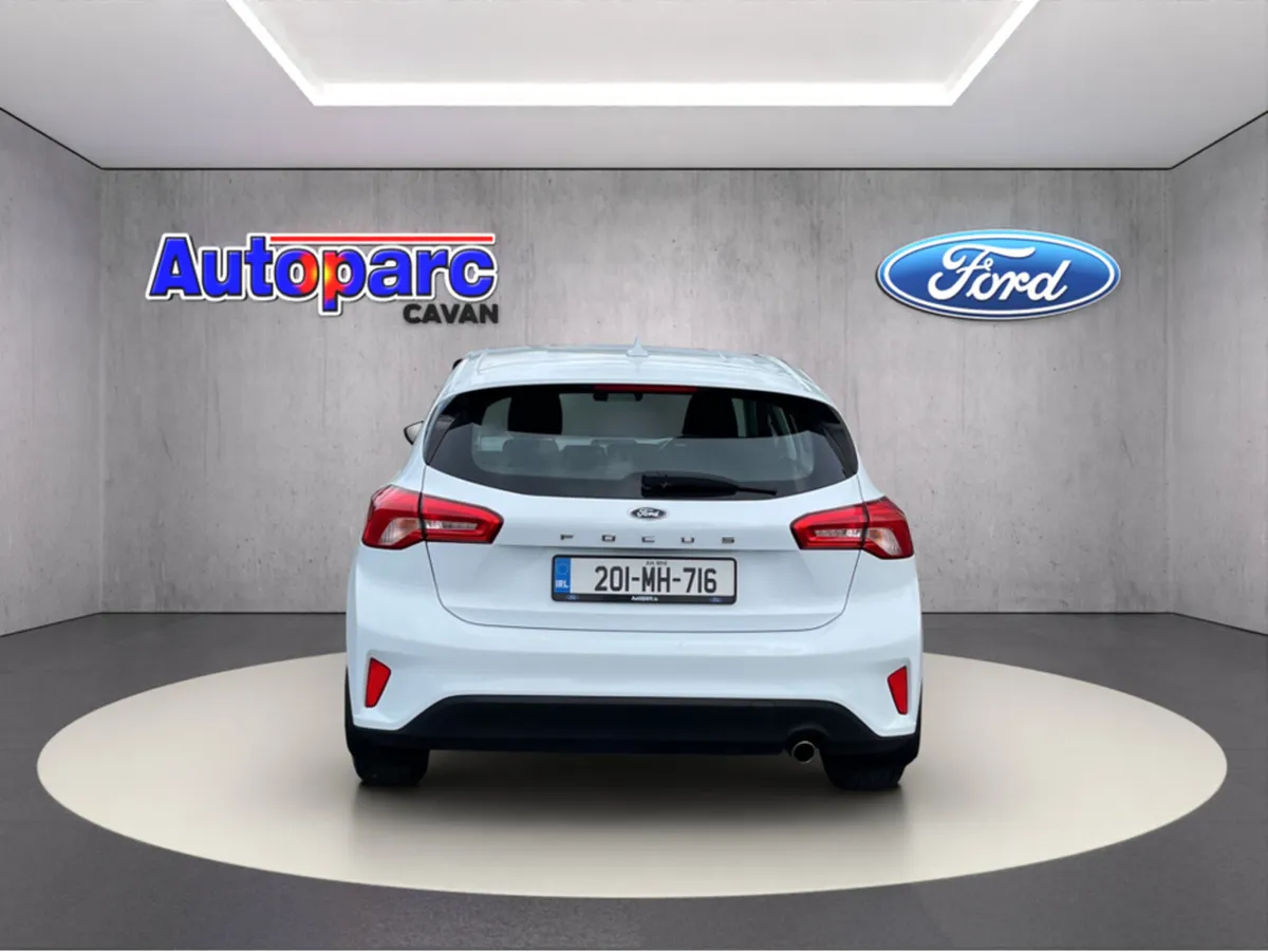 Ford Focus ZETEC 1.5 TDCI 125PS 6SPEED 4DR - Image 4