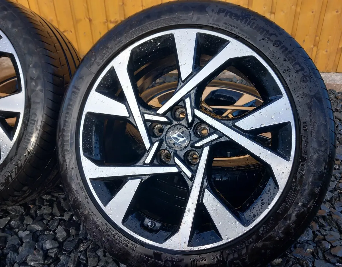 Hyundai 18inch 5x114.3 Alloy Wheels - Image 3