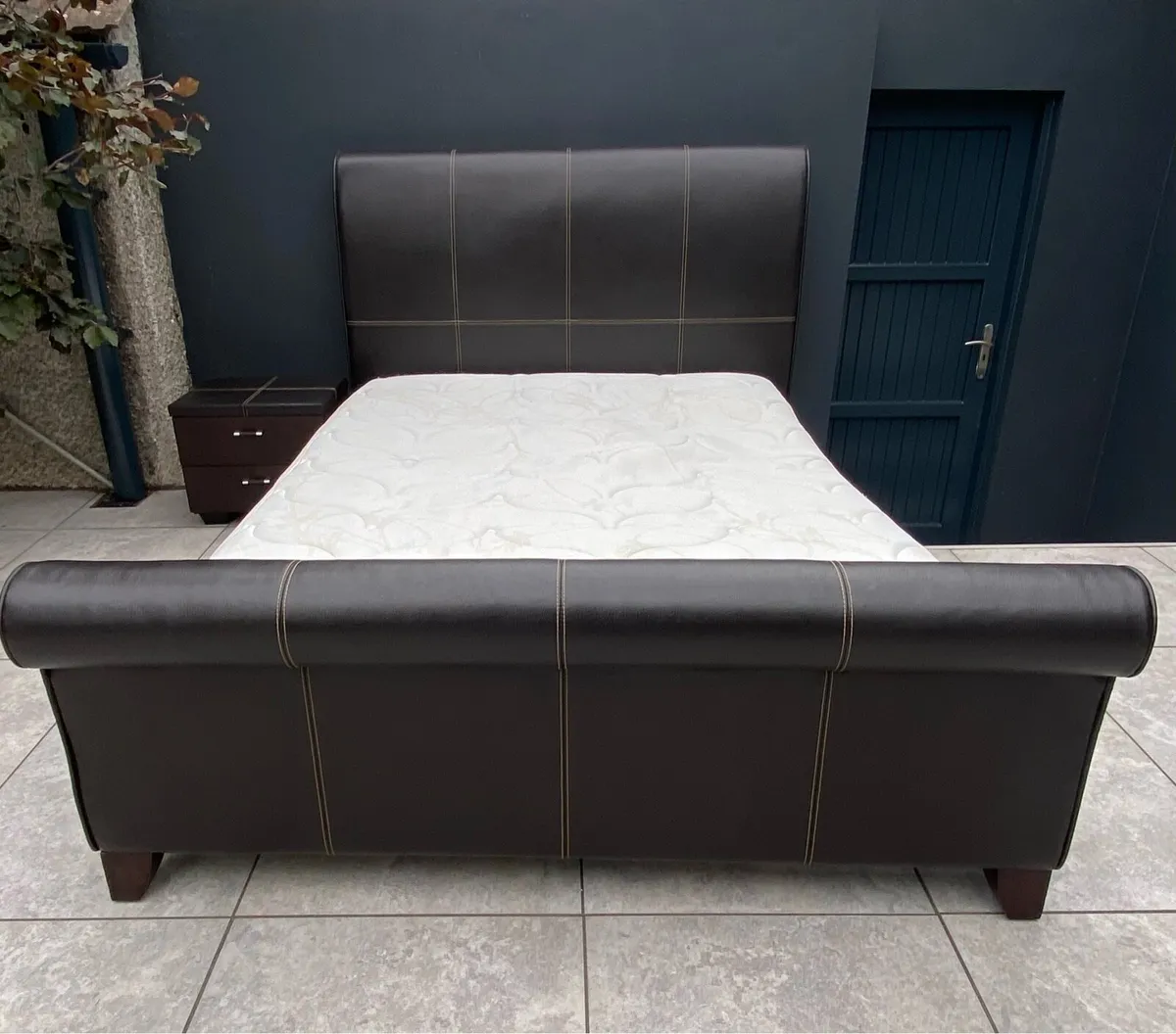 King size bed - Image 3