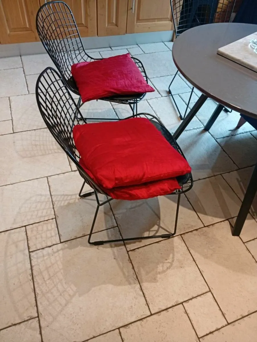 Dining Table and 3 chairs - Image 4