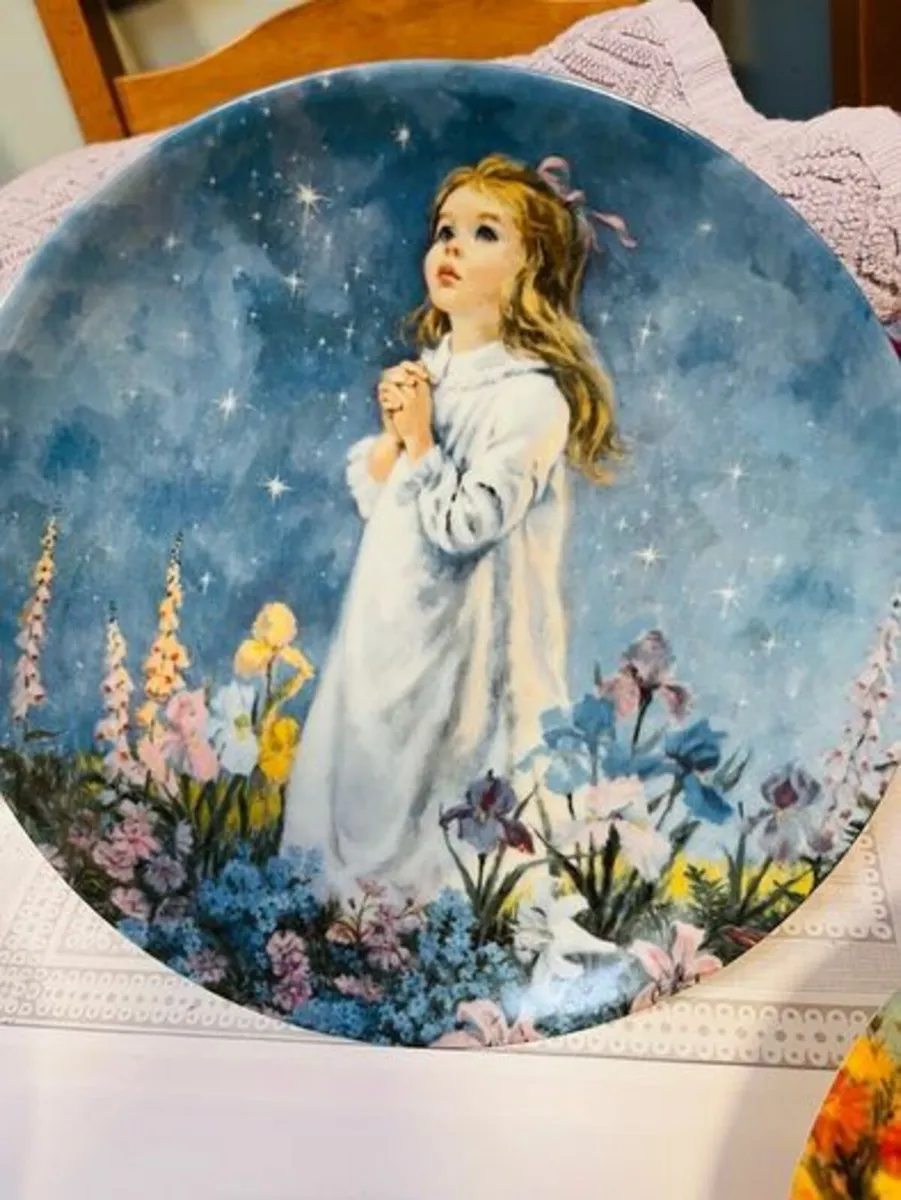 John McClelland. 7 Decorative Plates. Girls. 1986 - Image 2