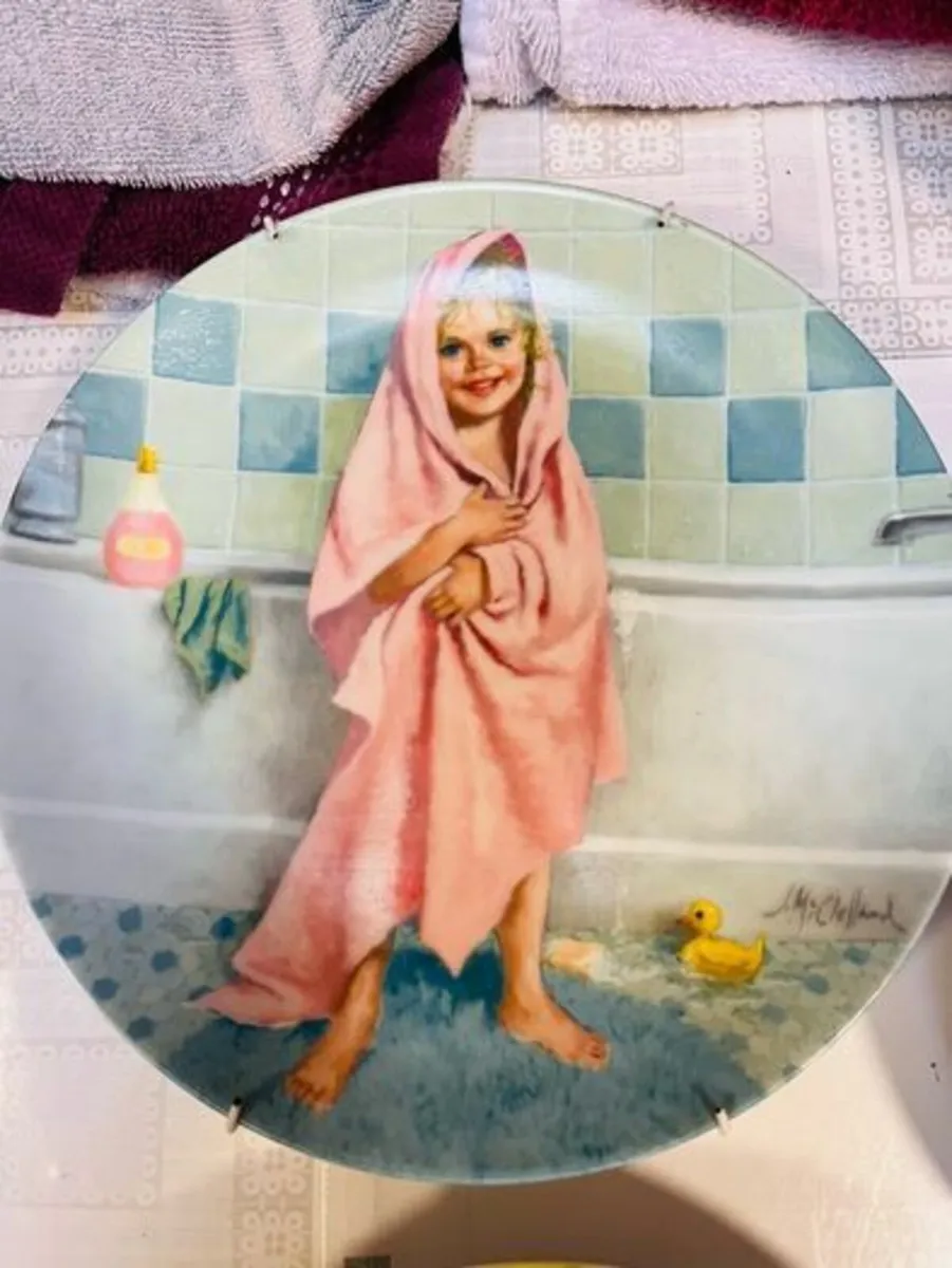 John McClelland. 7 Decorative Plates. Girls. 1986 - Image 4