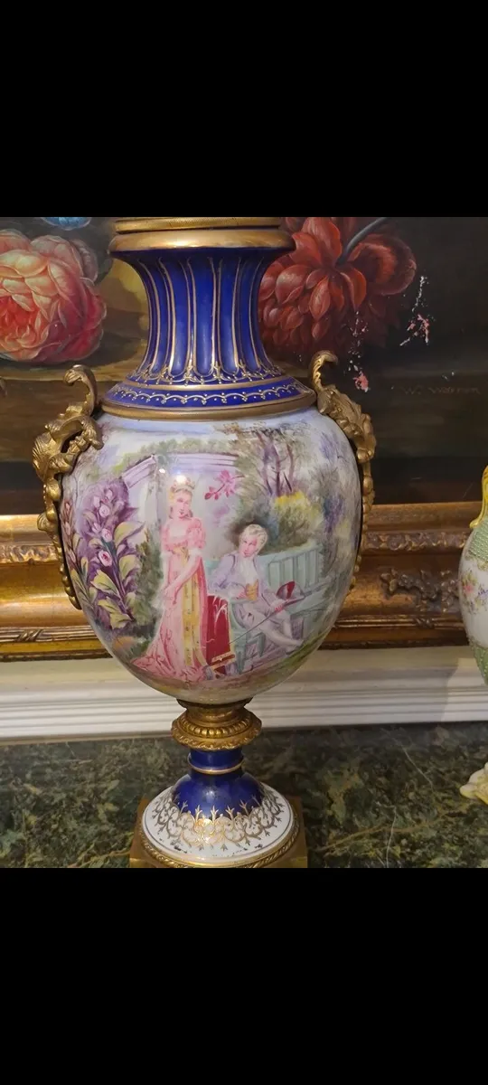 Large vintage vase - Image 1