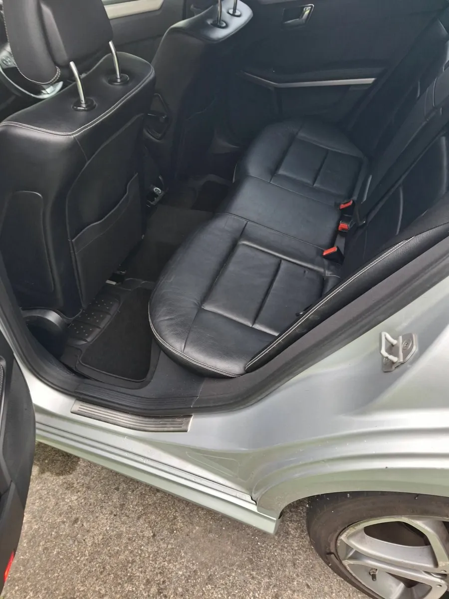 Mercedes-Benz E-Class 2011 - Image 1