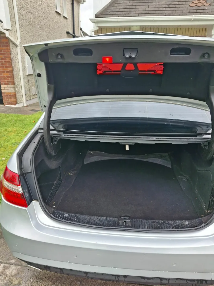 Mercedes-Benz E-Class 2011 - Image 2