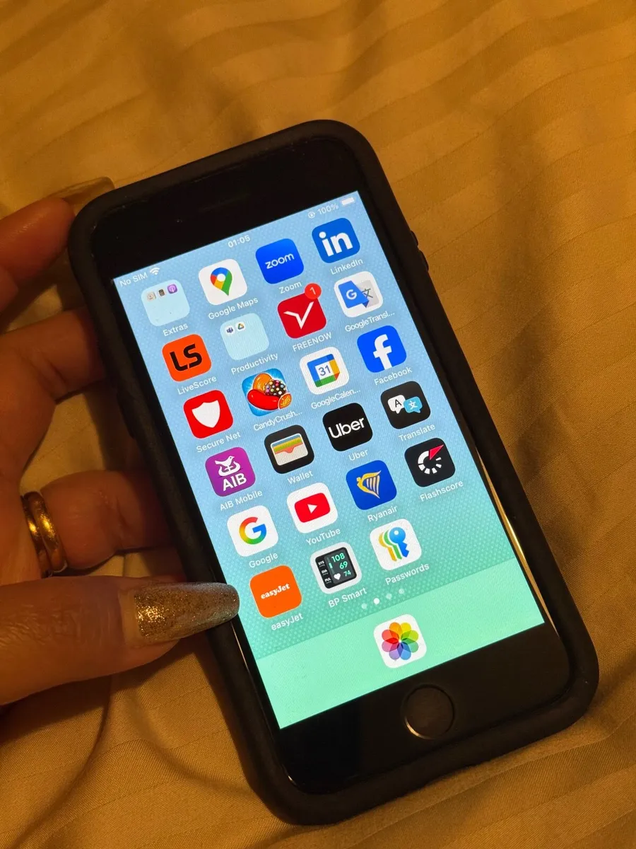 iPhone SE (2022) 3rd Gen - Image 1