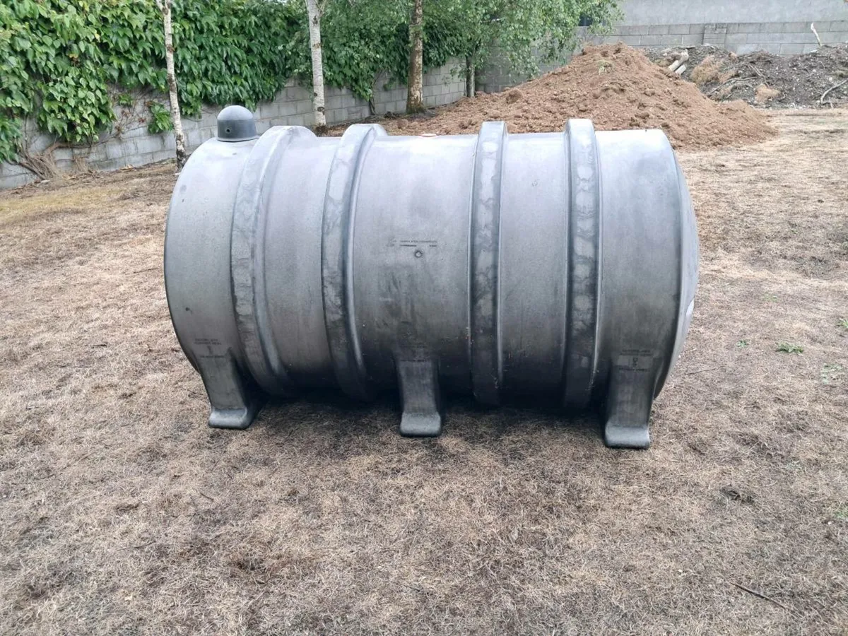 Oil tank