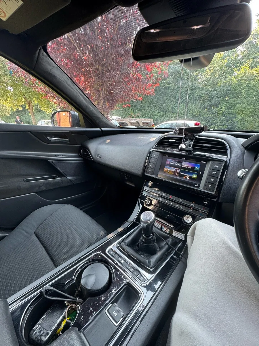 Jaguar XE 2.0D 2016 - Image 2