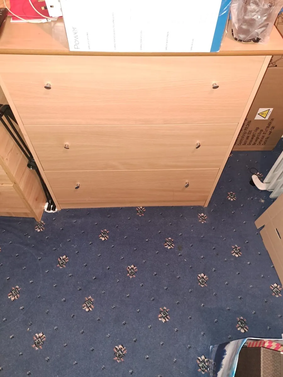 Chest of drawers