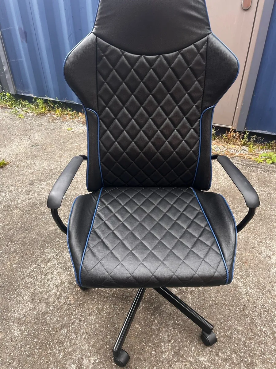 Gaming chair - Image 1