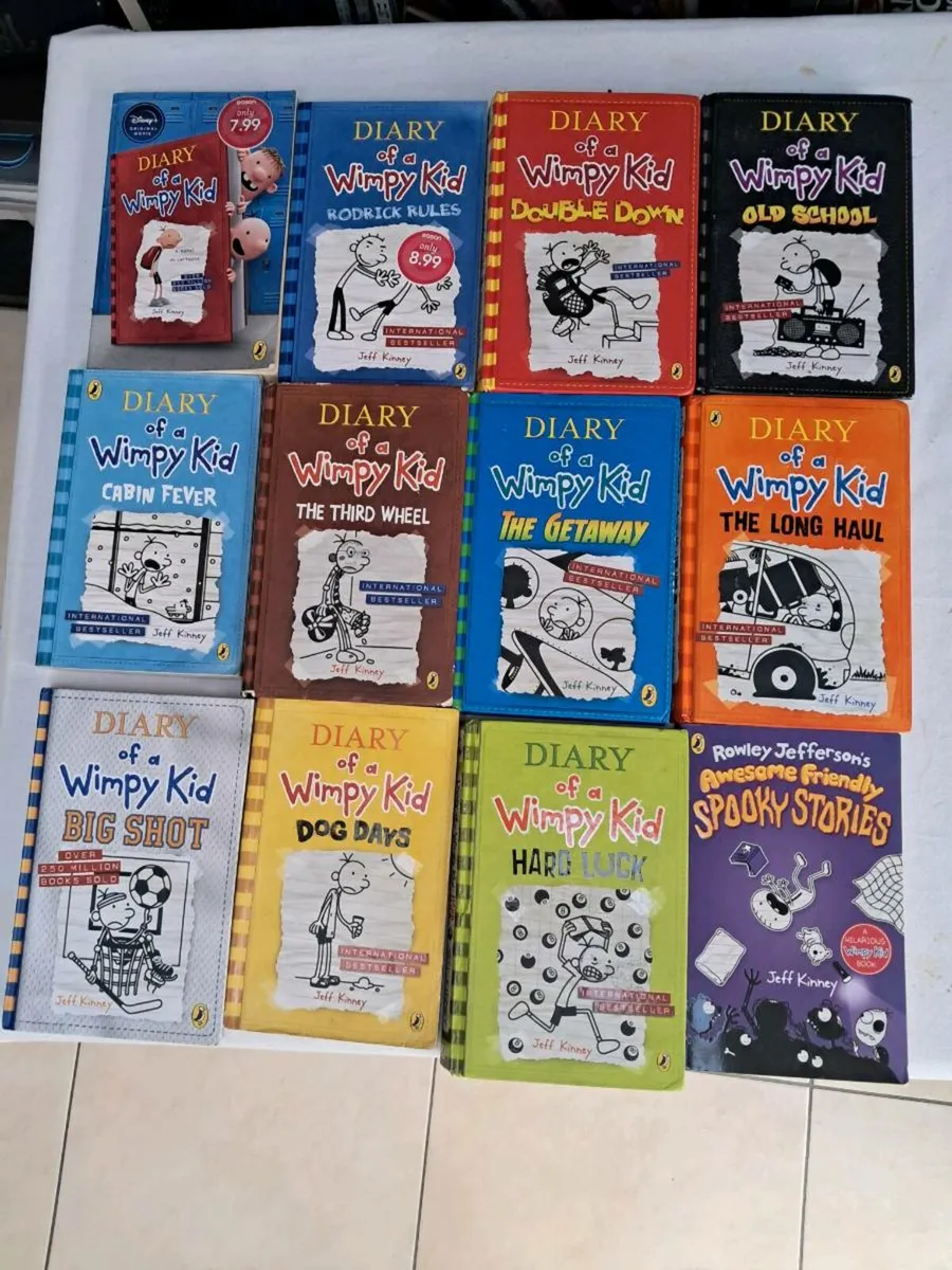 Set of 12 Diary of a Wimpy Kid books - Image 1