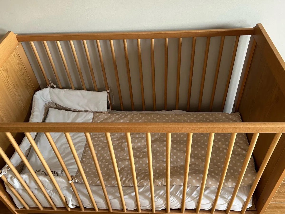 Wooden cot - Image 2