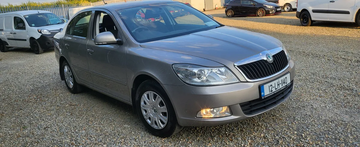 AUTOMATIC 1.2 Skoda Octavia 2012 - Image 3