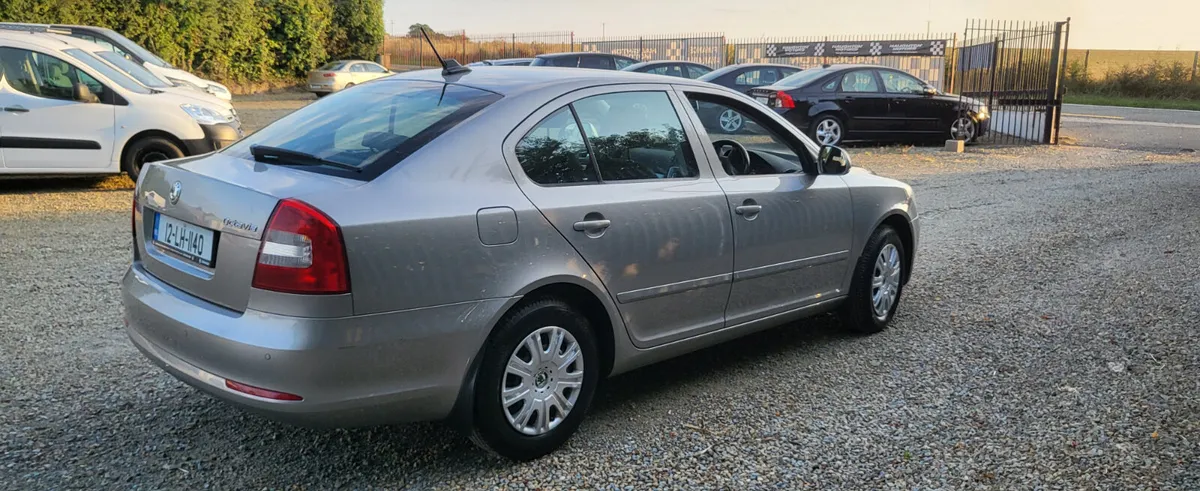 AUTOMATIC 1.2 Skoda Octavia 2012 - Image 4