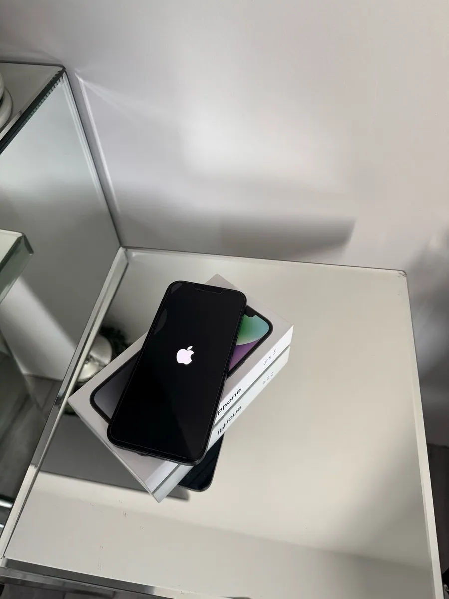 iPhone 14 black unlocked - Image 2