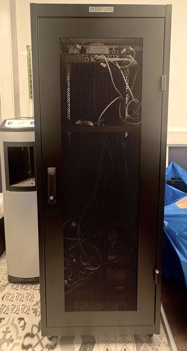 Great Lakes 32U Server Cabinet - Image 1