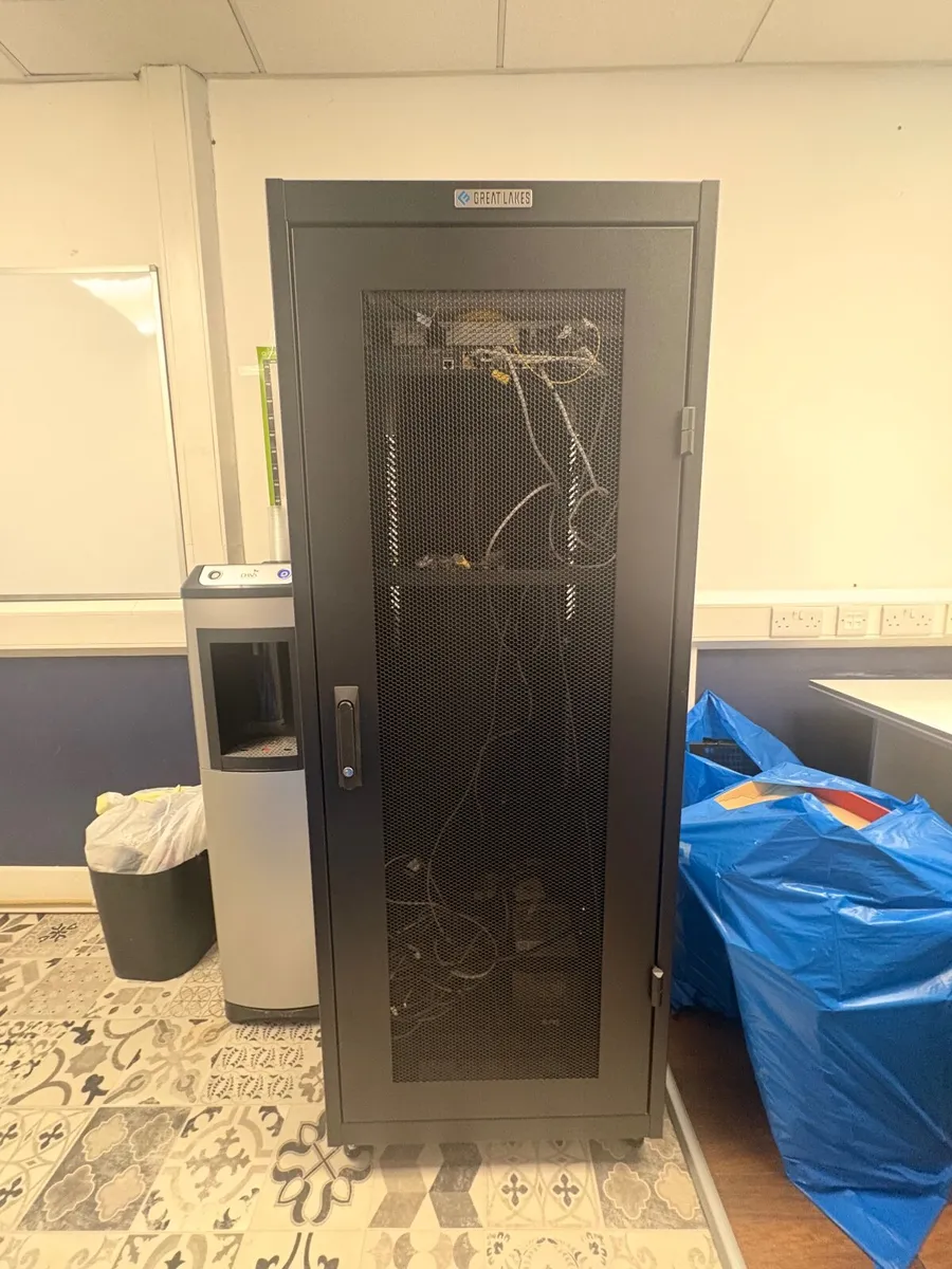 Great Lakes 32U Server Cabinet - Image 3