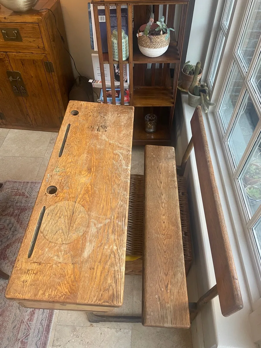 School desk - Image 2